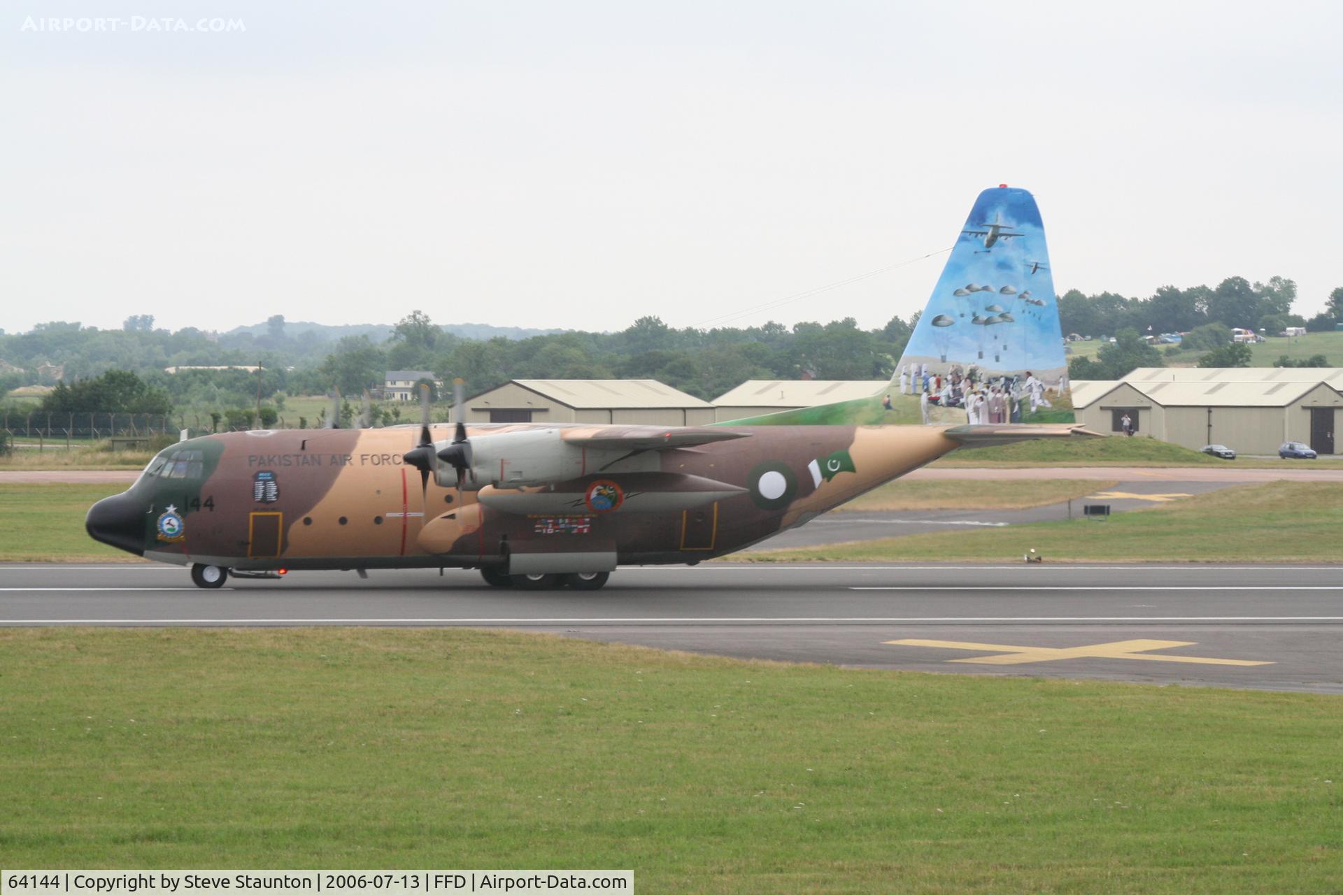 64144, 1966 Lockheed L-100-382B-4C Hercules C/N 382-4144, Royal International Air Tattoo 2006
