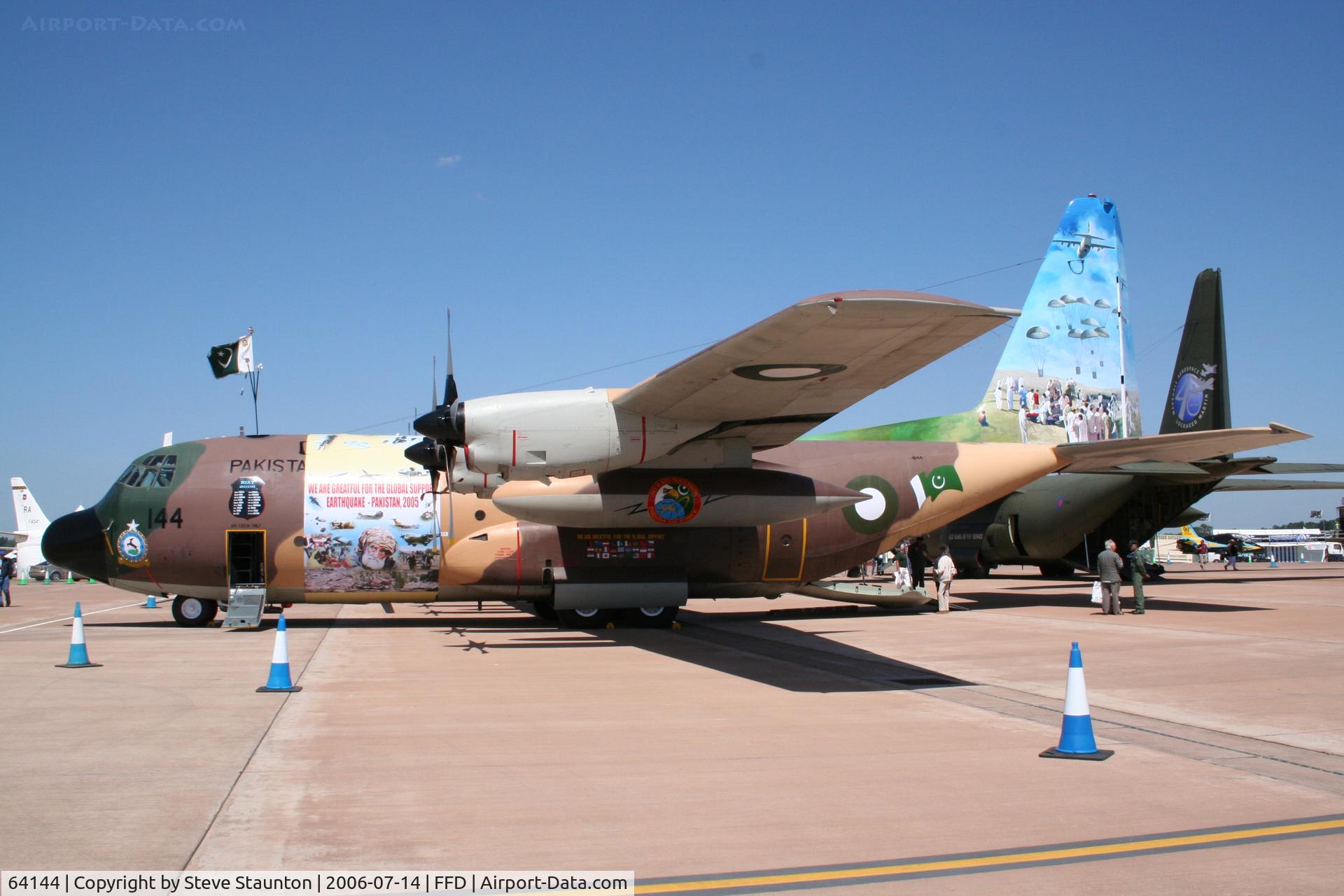 64144, 1966 Lockheed L-100-382B-4C Hercules C/N 382-4144, Royal International Air Tattoo 2006