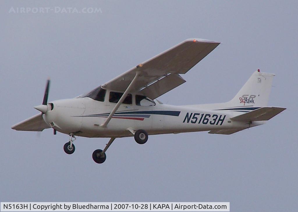 N5163H, 2001 Cessna 172S C/N 172S8933, Approach to 17L