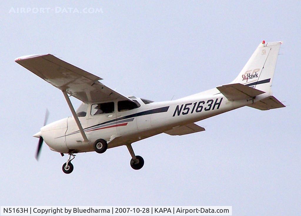N5163H, 2001 Cessna 172S C/N 172S8933, Approach to 17L