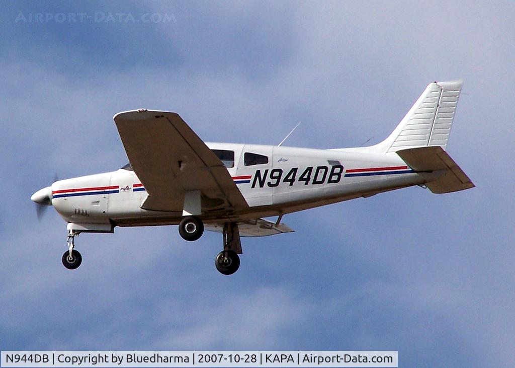 N944DB, Piper PA-28R-201 Cherokee Arrow III C/N 2844109, Approach to 17L