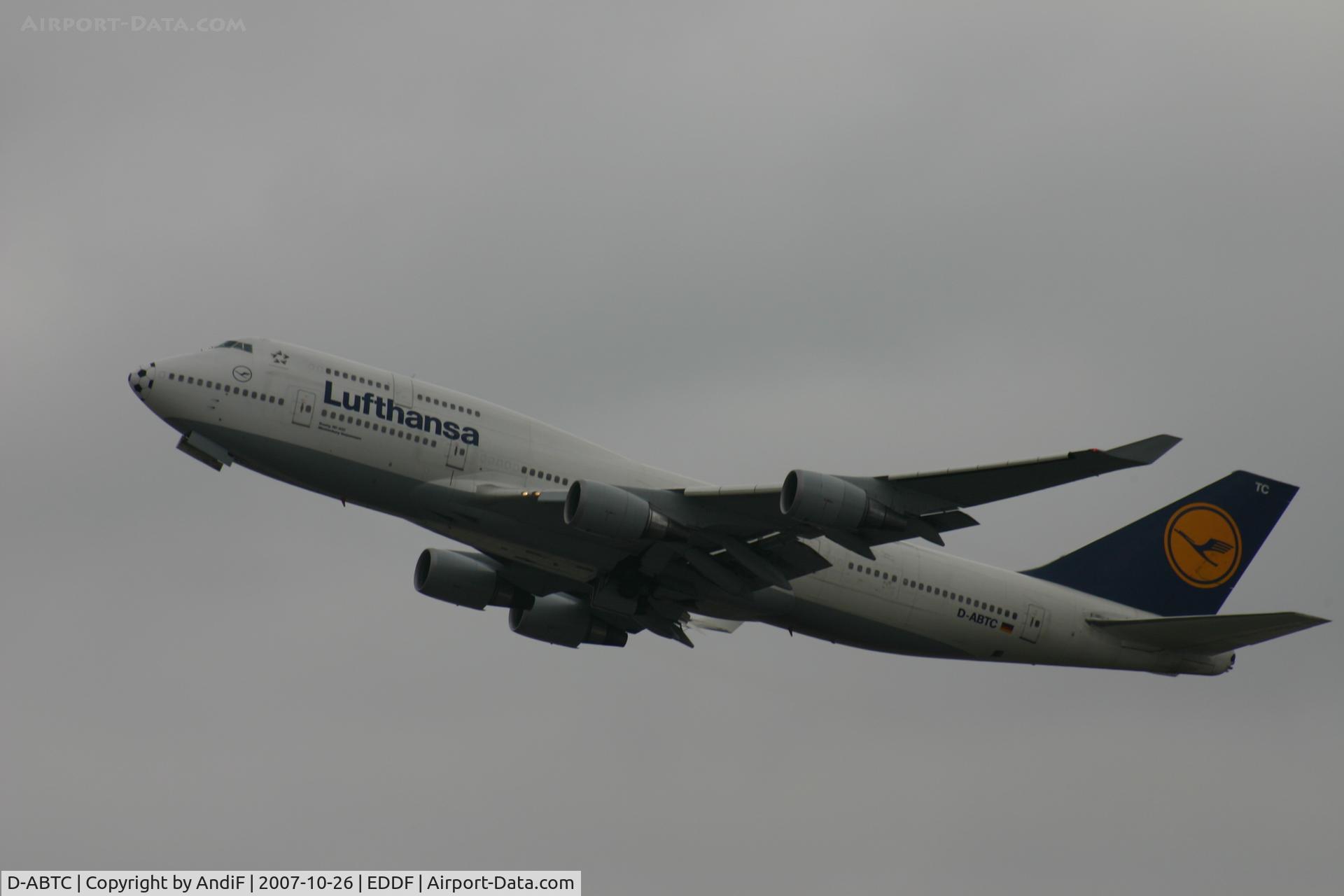D-ABTC, 1990 Boeing 747-430M C/N 24287, Football