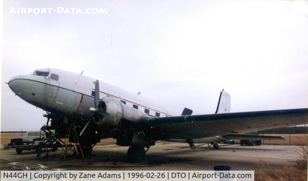 N44GH, 1952 Douglas Super R4D-8 C/N 43393, Super R4D - - this aircraft served as a UNS Blue Angels support aircraft between 