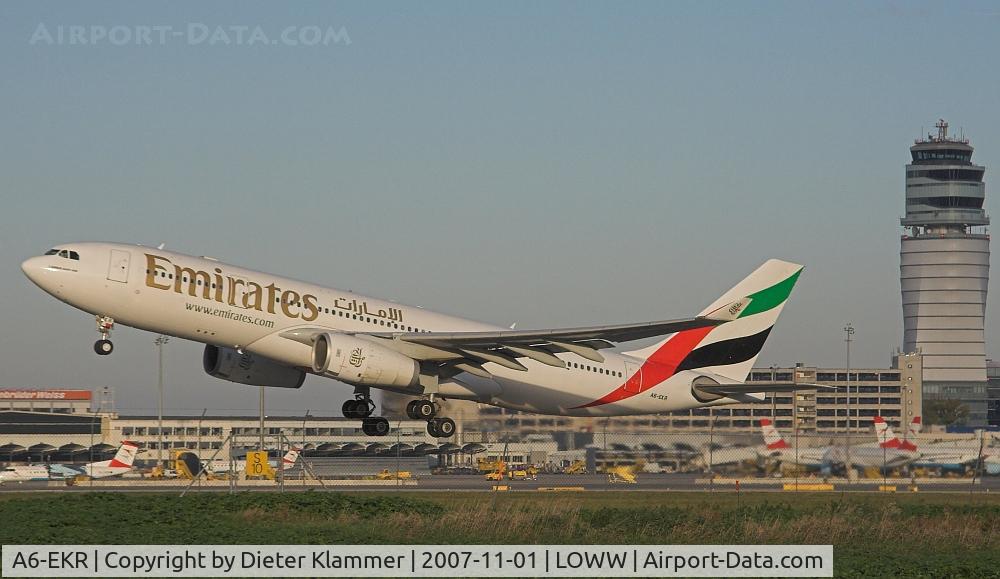 A6-EKR, 1999 Airbus A330-243 C/N 251, Emirates  A330