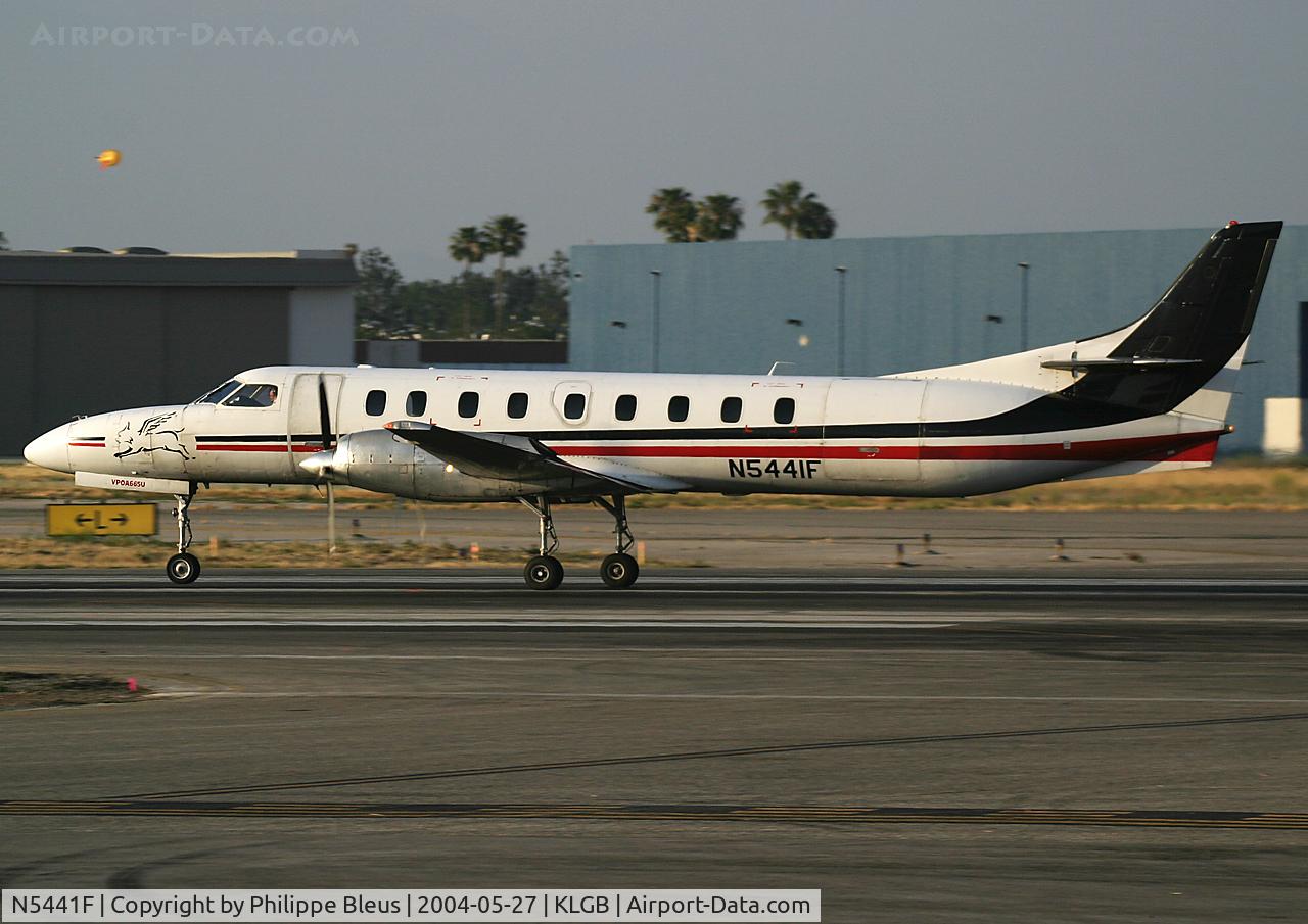 N5441F, 1982 Fairchild SA-227AC Metro III C/N AC-528, Rotating on rwy 30. Long stuff ! See drawing on nose.