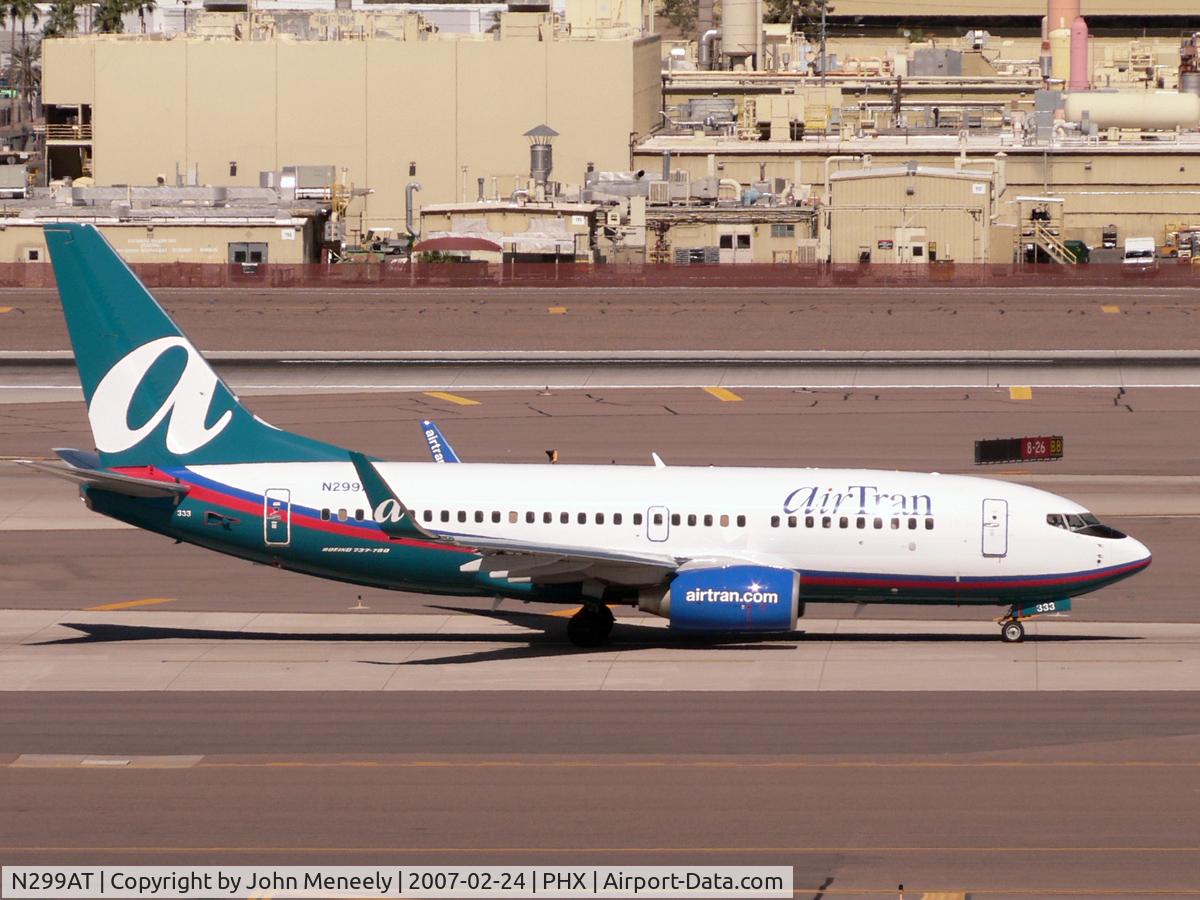 N299AT, 2006 Boeing 737-76N C/N 32678, Taxiing for take-off