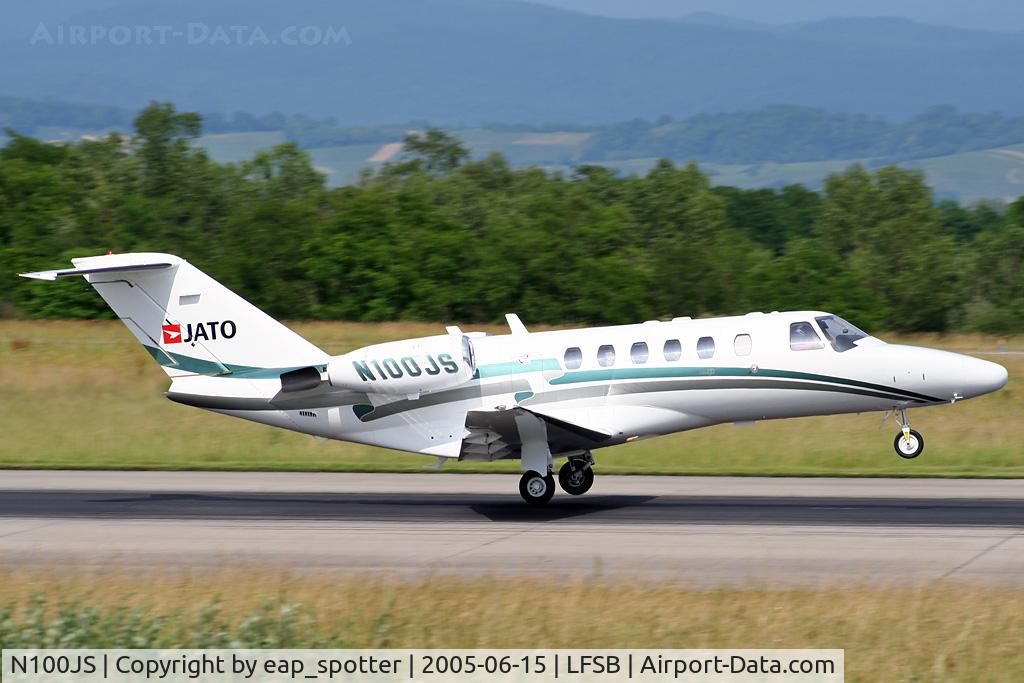 N100JS, 2006 Cessna 525B CitationJet CJ3 C/N 525B-0095, departing on rwy 16