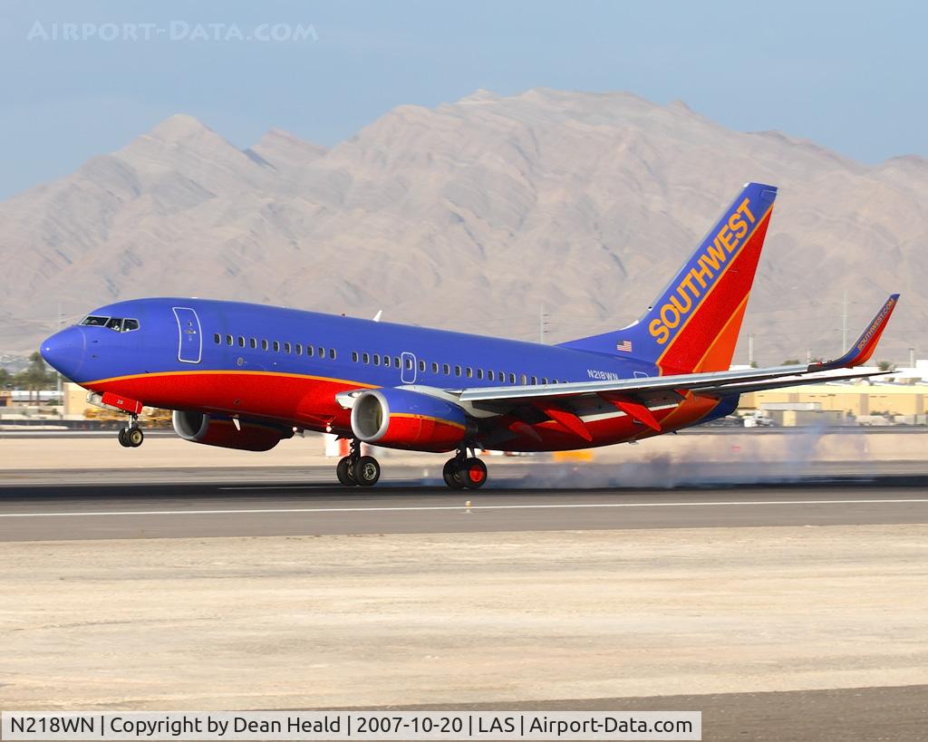 N218WN, 2005 Boeing 737-7H4 C/N 32489, Southwest Airlines N218WN (FLT SWA1985) from Metropolitan Oakland Int'l (KOAK) landing on RWY 25L.