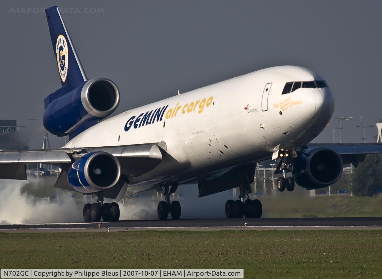 N702GC, 1991 McDonnell Douglas MD-11F C/N 48435, Rough touchdown on rwy 06 (Kaagbaan) generating a bunch  of smoke. After that, the plane bounced back up in the air and relanded again.