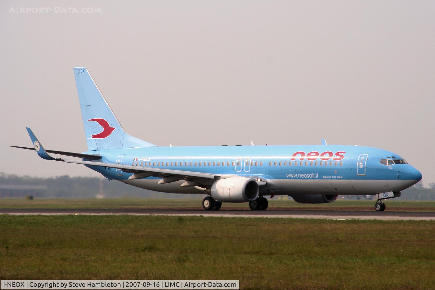I-NEOX, 2004 Boeing 737-86N C/N 33677, Landing at Milan Malpensa