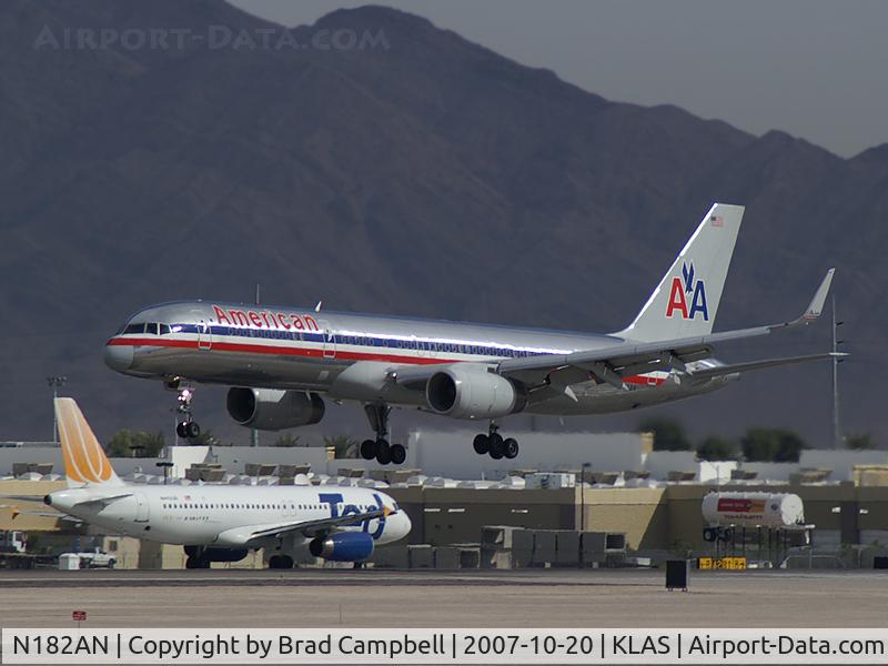 N182AN, 1999 Boeing 757-223 C/N 29592, American Airlines / 1999 Boeing 757-223