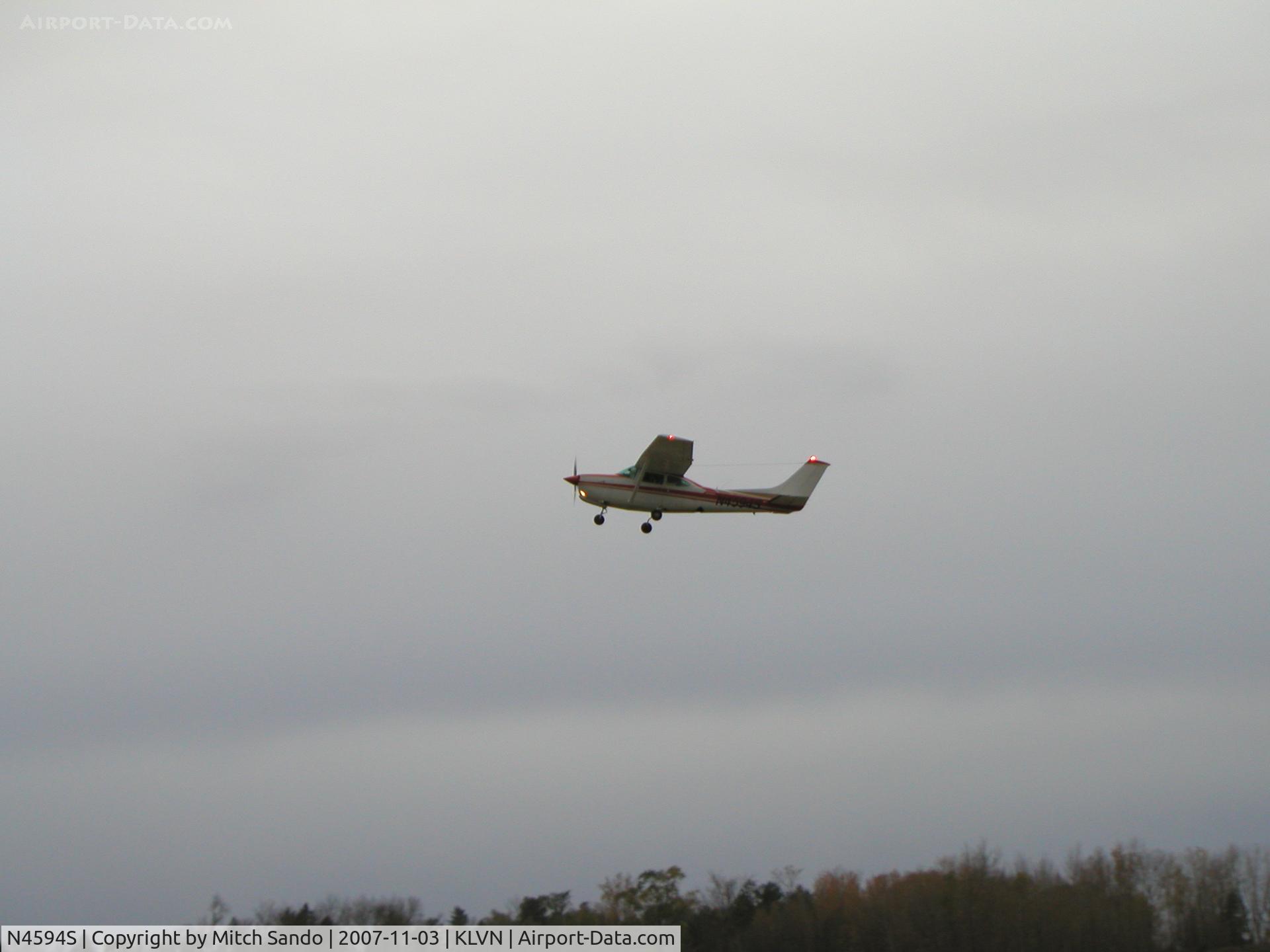 N4594S, Cessna R182 Skylane RG C/N R18201351, Departing Runway 12.