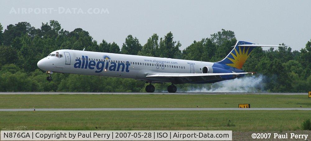N876GA, 1995 McDonnell Douglas MD-83 (DC-9-83) C/N 53469, Allegiant Air smoking the tires