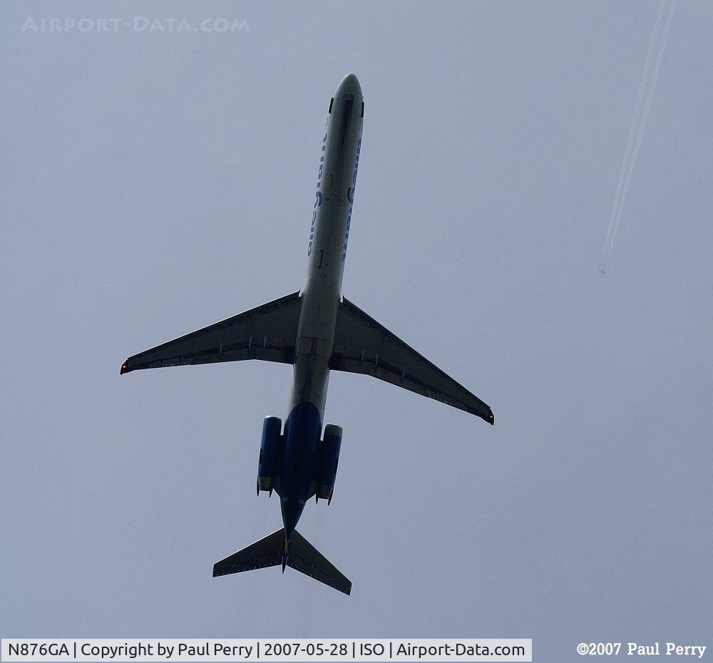 N876GA, 1995 McDonnell Douglas MD-83 (DC-9-83) C/N 53469, Couldn't resist.  There is another airliner high above