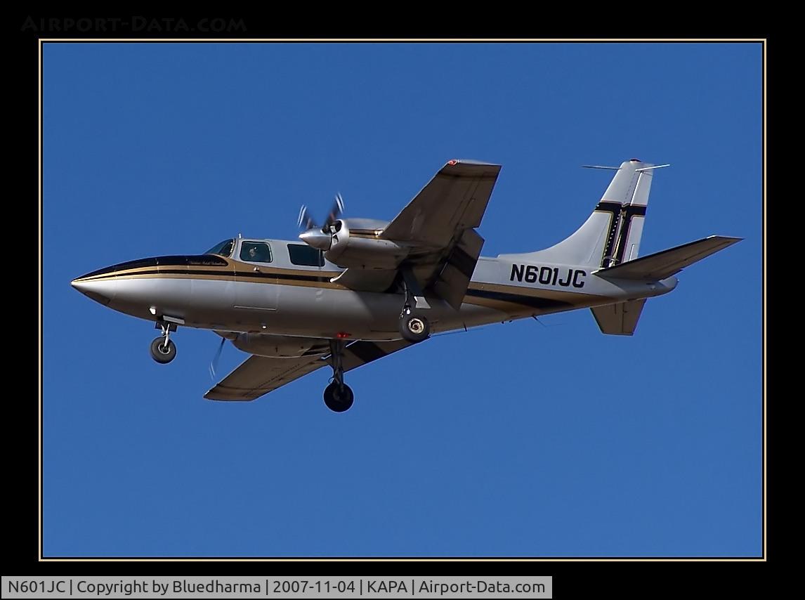 N601JC, 1970 Smith Aerostar 601P C/N 61-0061-114, On approach to 17L. (Great sounding Engines!)