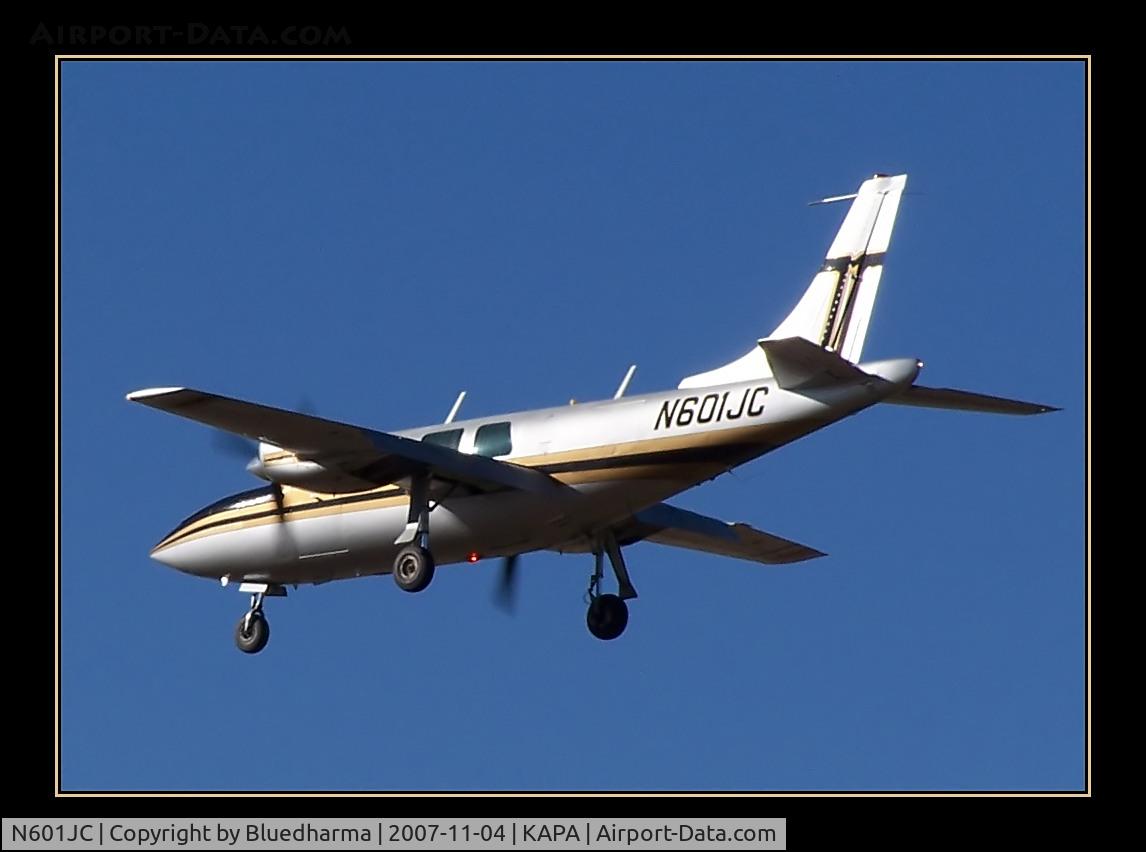 N601JC, 1970 Smith Aerostar 601P C/N 61-0061-114, On approach to 17L. (Great sounding Engines!)