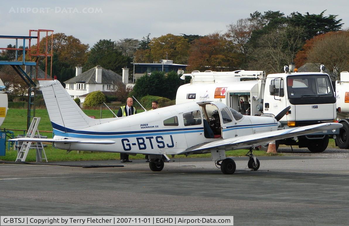 G-BTSJ, 1978 Piper PA-28-161 Cherokee Warrior II C/N 28-7816473, Piper Pa-28-161 refuels at the Plymouth pump