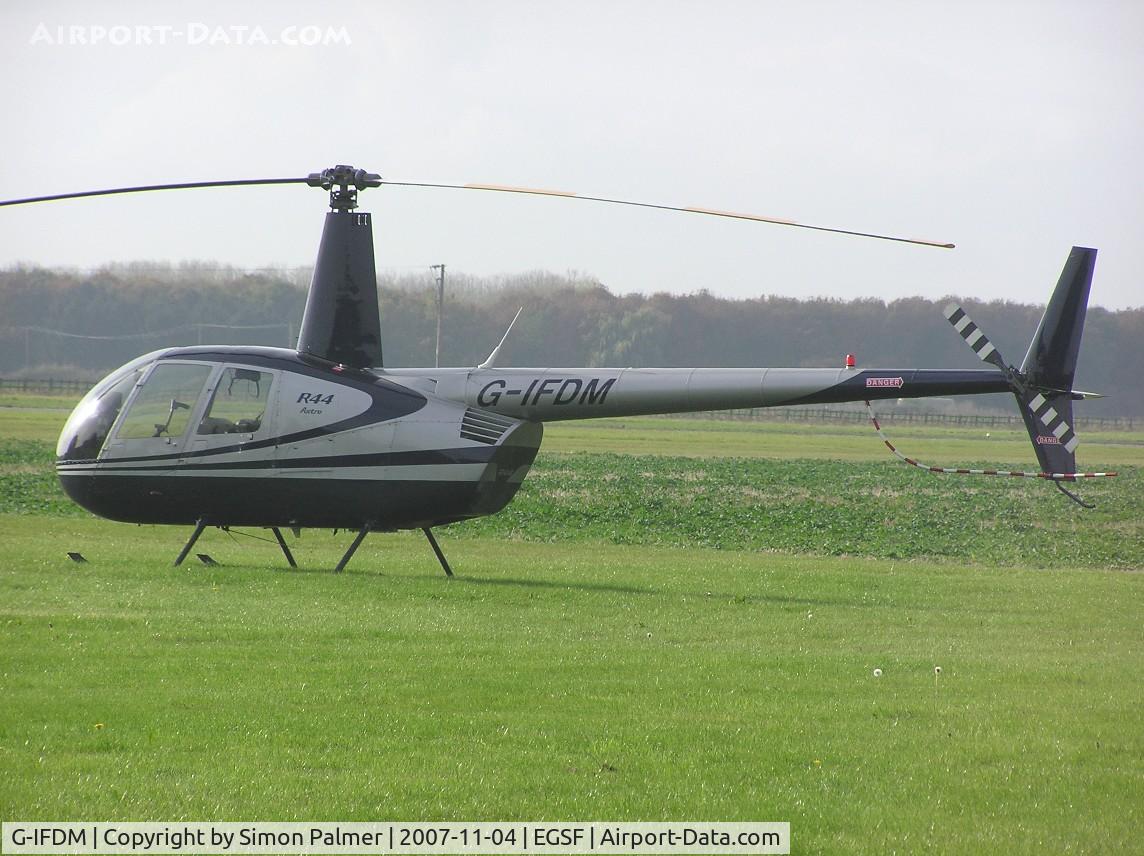 G-IFDM, 1999 Robinson R44 Astro C/N 0707, Robinson R44 at Conington