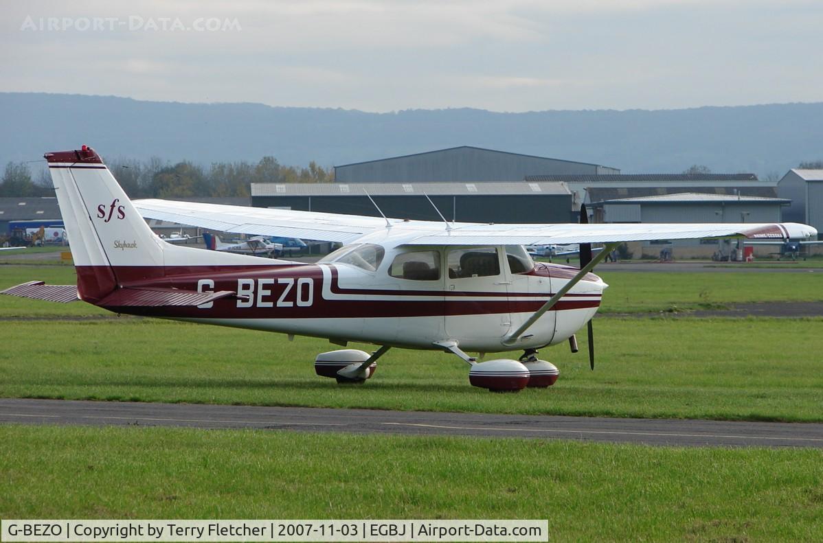 G-BEZO, 1976 Reims F172M ll Skyhawk C/N 1392, Busy late afternoon at Gloucestershire (Staverton) Airport