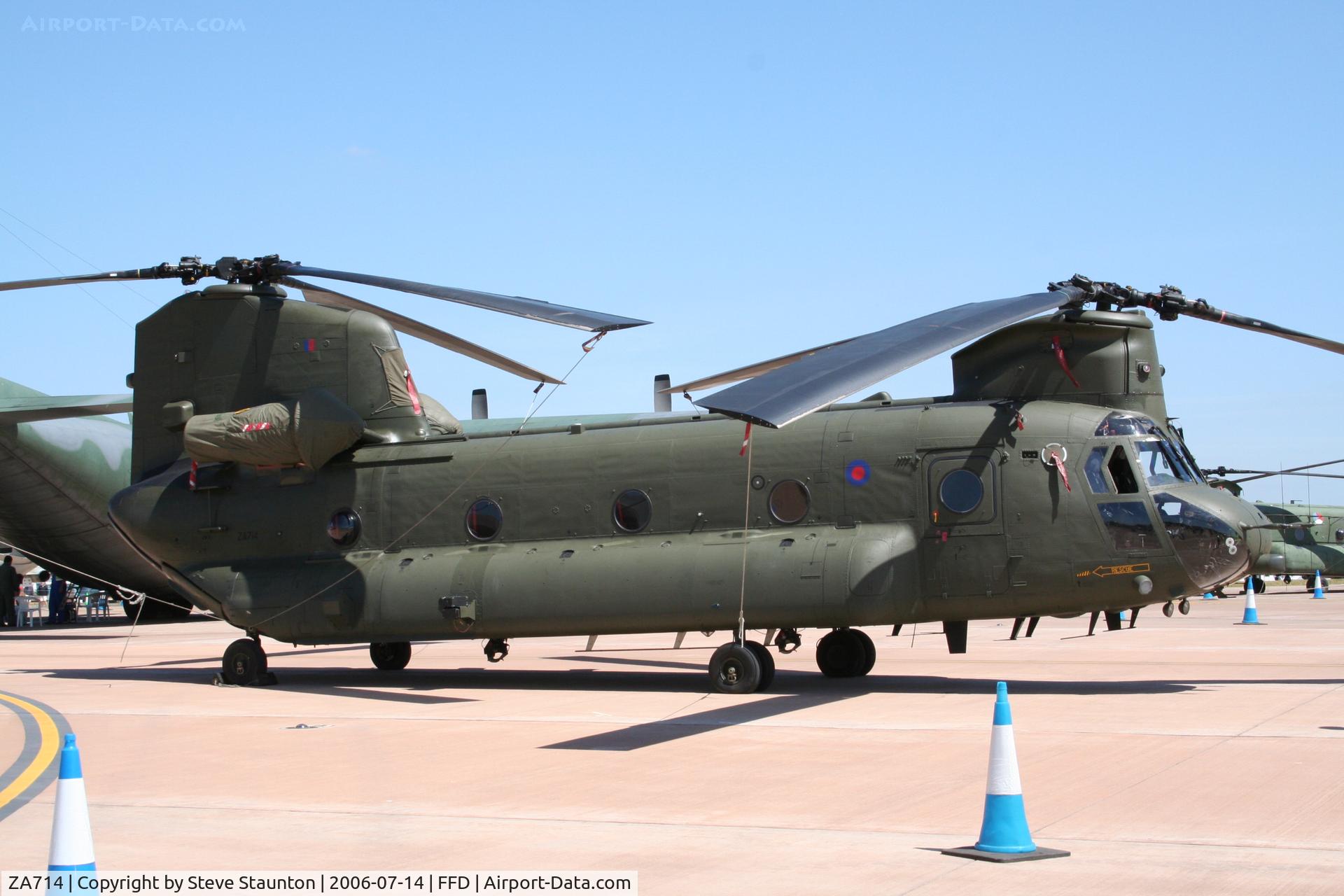 ZA714, Boeing Vertol Chinook HC.2 C/N M/A026/B-845/M7005, Royal International Air Tattoo 2006