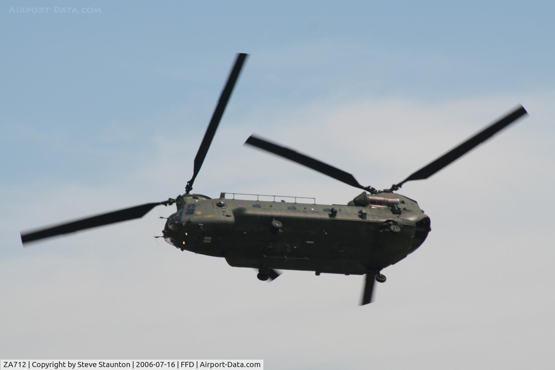 ZA712, 1981 Boeing Vertol Chinook HC.2 C/N M/A024/B-843/M7016, Royal International Air Tattoo 2006