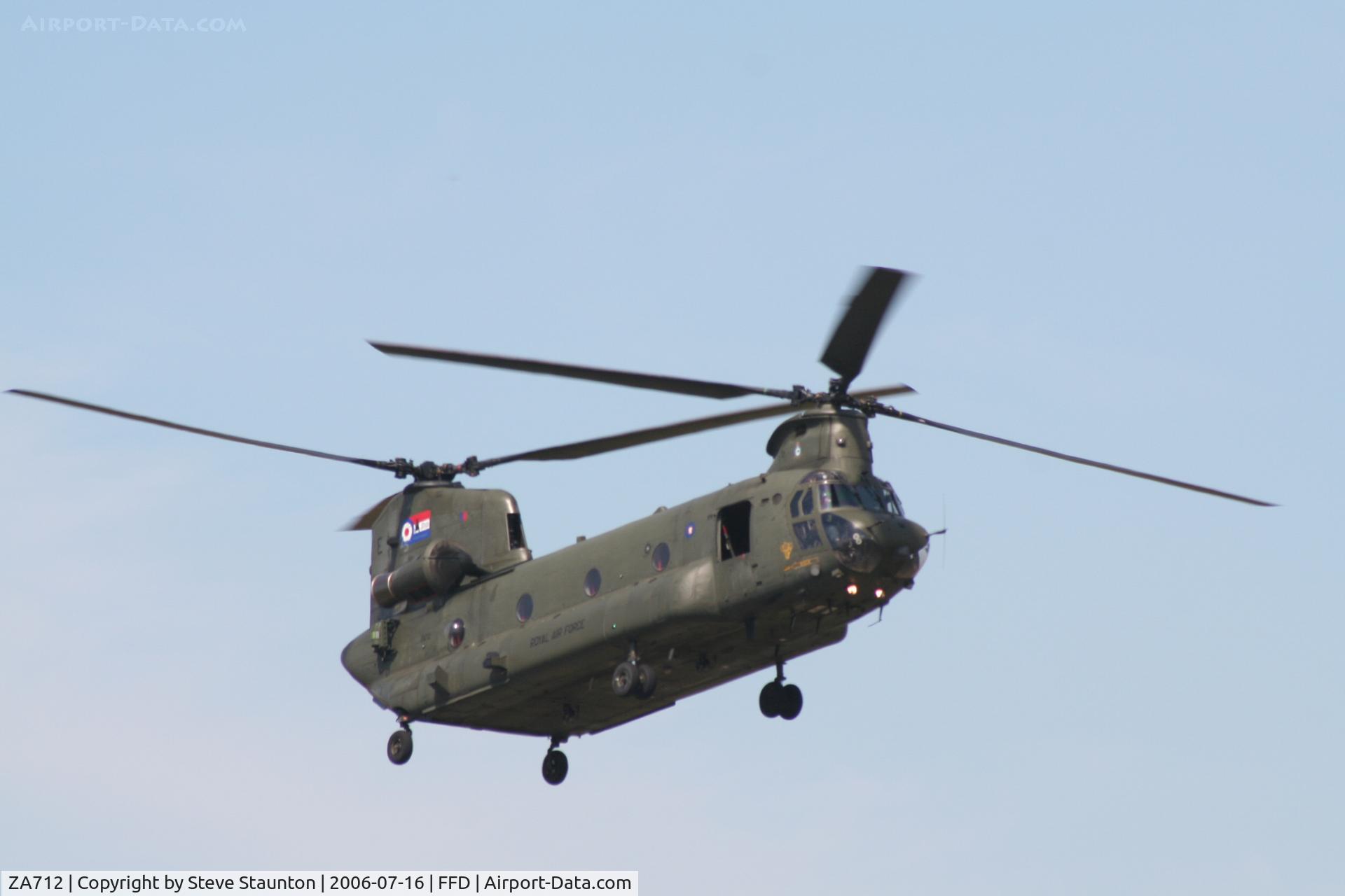 ZA712, 1981 Boeing Vertol Chinook HC.2 C/N M/A024/B-843/M7016, Royal International Air Tattoo 2006
