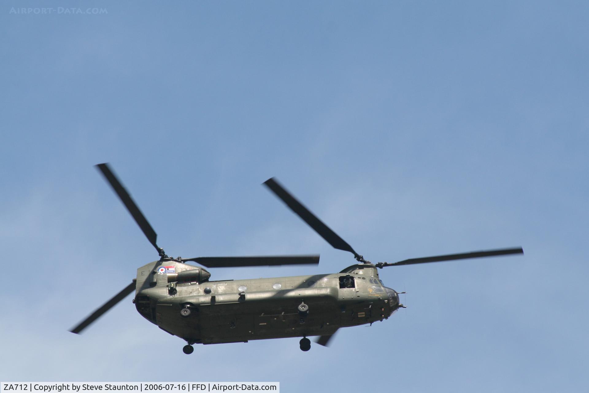 ZA712, 1981 Boeing Vertol Chinook HC.2 C/N M/A024/B-843/M7016, Royal International Air Tattoo 2006