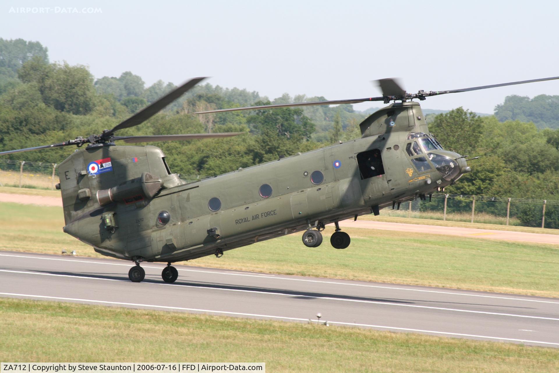 ZA712, 1981 Boeing Vertol Chinook HC.2 C/N M/A024/B-843/M7016, Royal International Air Tattoo 2006