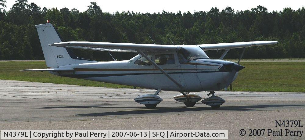 N4379L, 1966 Cessna 172G C/N 17254458, Turning off towards Skydive Suffolk
