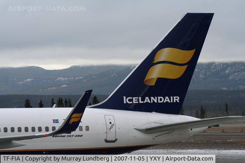 TF-FIA, 2000 Boeing 757-256 C/N 29310, Tail detail
