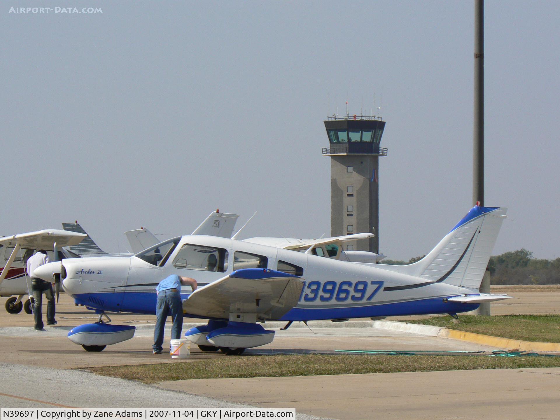 N39697, 1978 Piper PA-28-181 C/N 28-7990007, At the wash rack