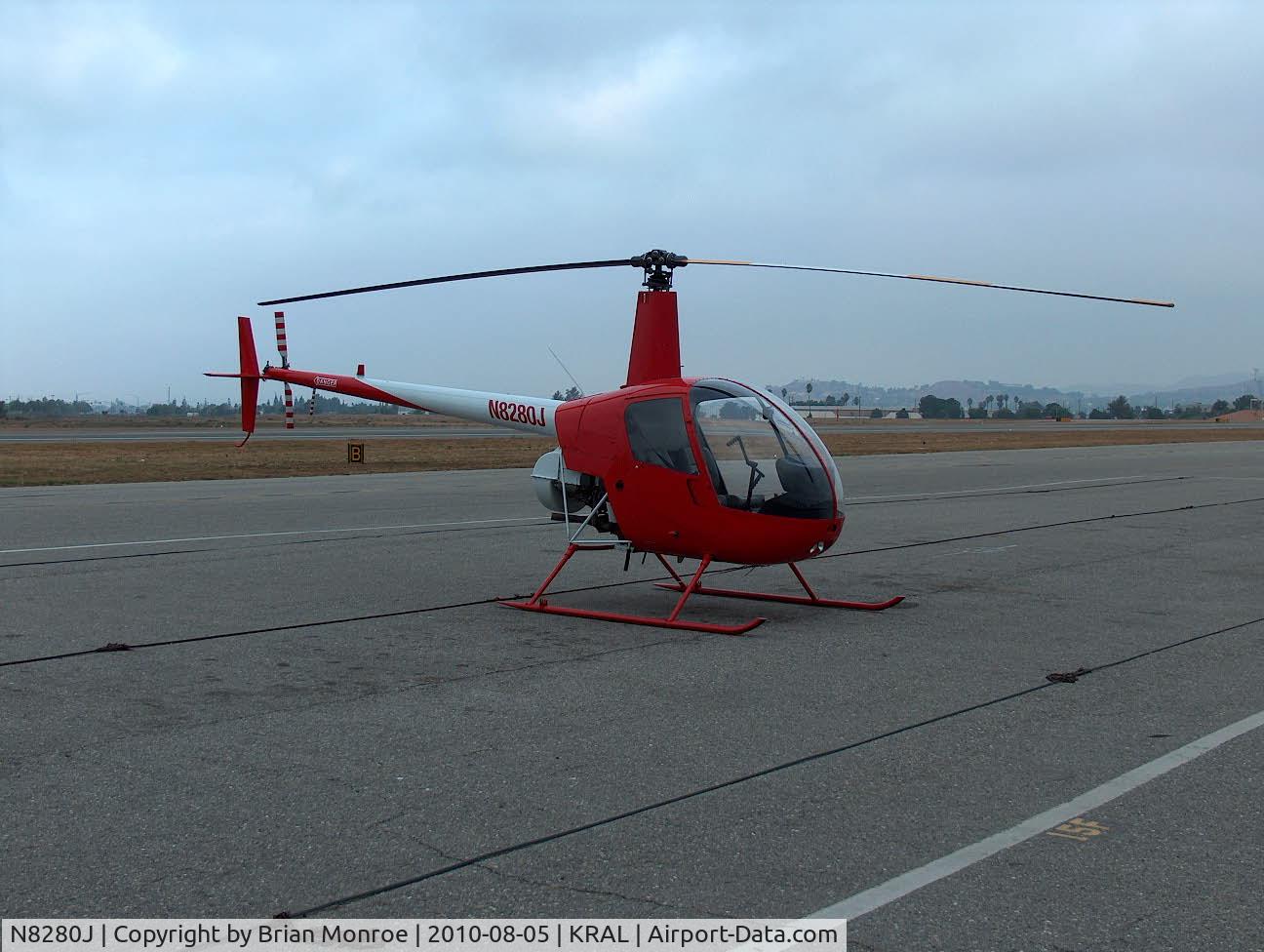 N8280J, 1988 Robinson R22 BETA C/N 0892, On the ramp