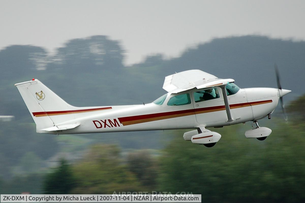 ZK-DXM, Cessna 172M C/N 17263561, Taking off from Ardmore