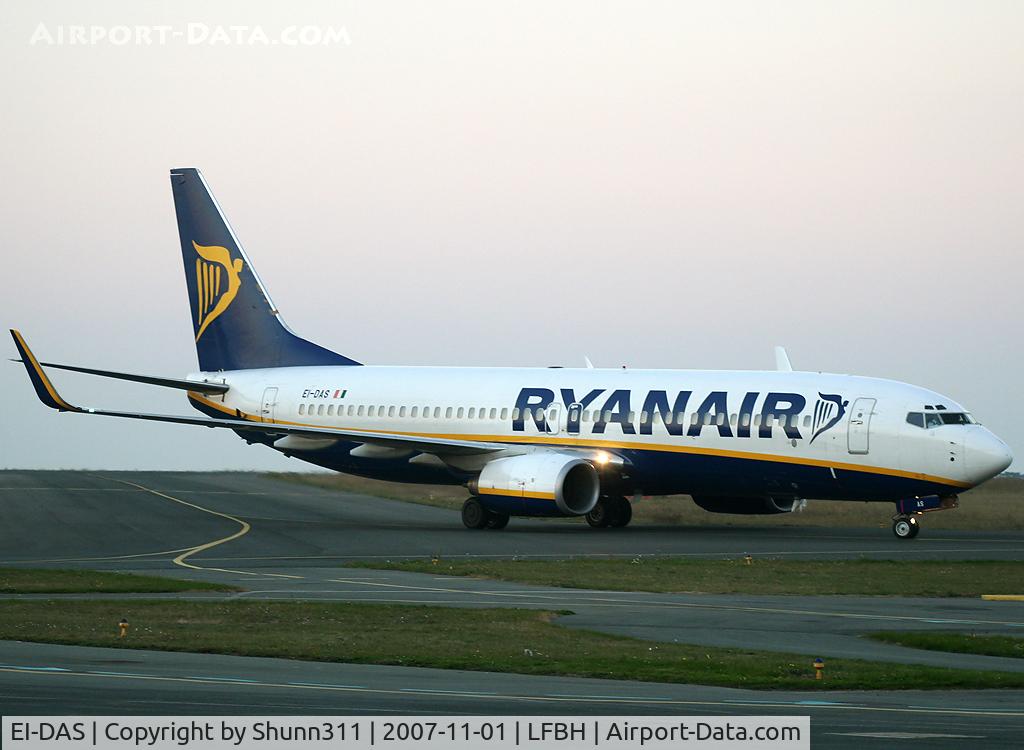 EI-DAS, 2003 Boeing 737-8AS C/N 33553, Taxiing to the terminal