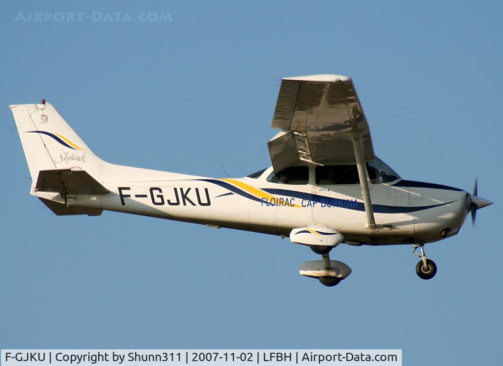 F-GJKU, 2000 Cessna 172R Skyhawk C/N 172-80869, Landing rwy 10