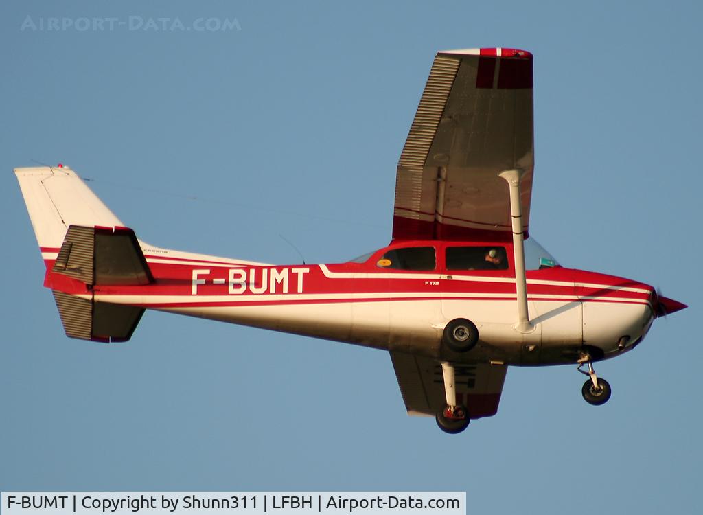 F-BUMT, Reims F172M Skyhawk Skyhawk C/N 1002, Landing rwy 10