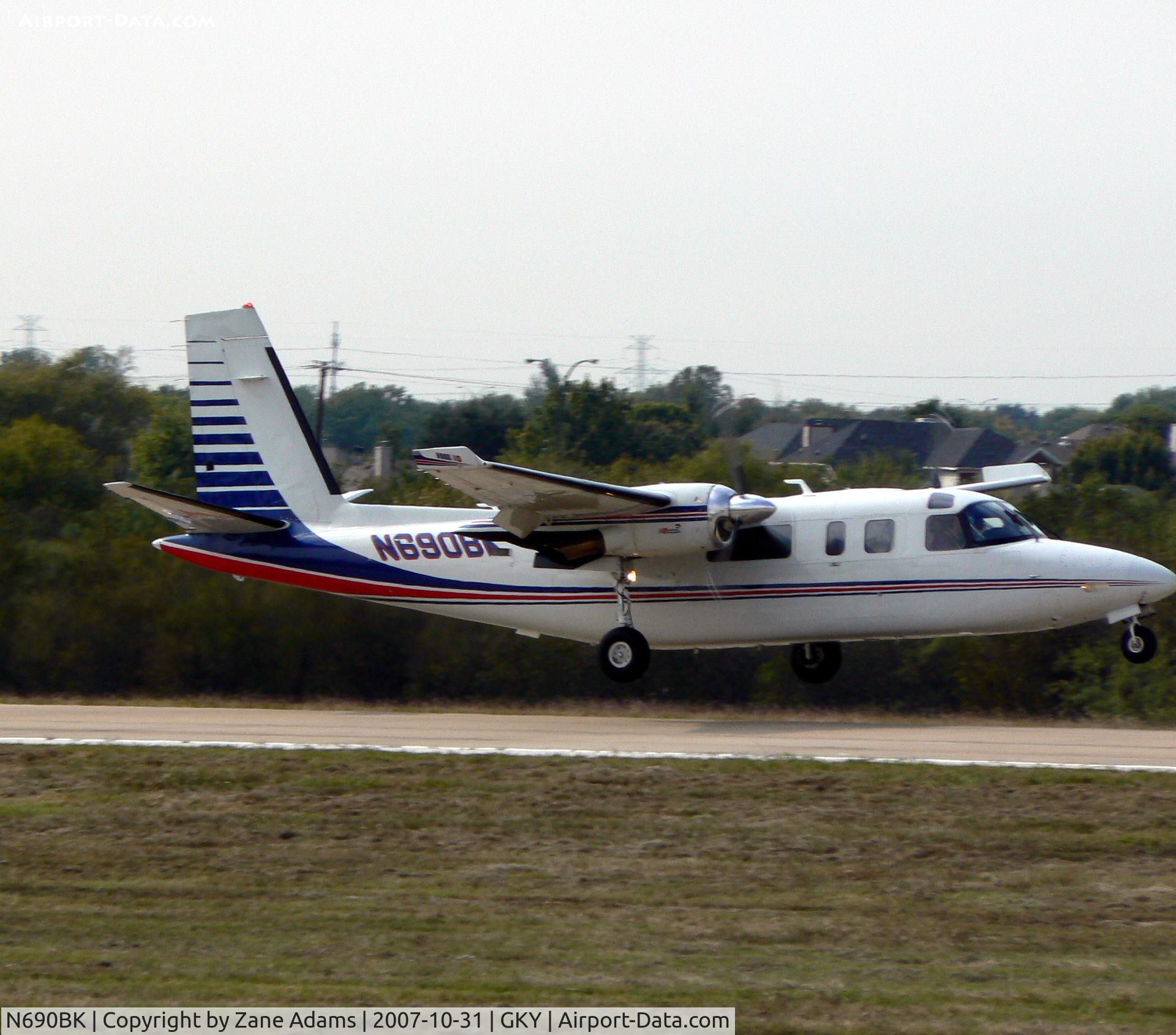 N690BK, 1978 Rockwell International 690B C/N 11508, Landing at Arlington