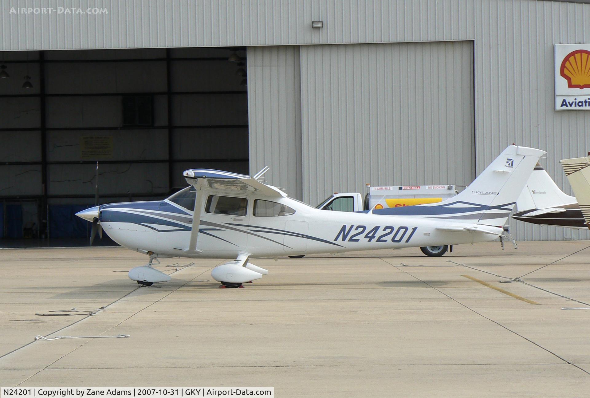 N24201, 2007 Cessna 182T Skylane C/N 18281954, On the ramp at Arlington Muni