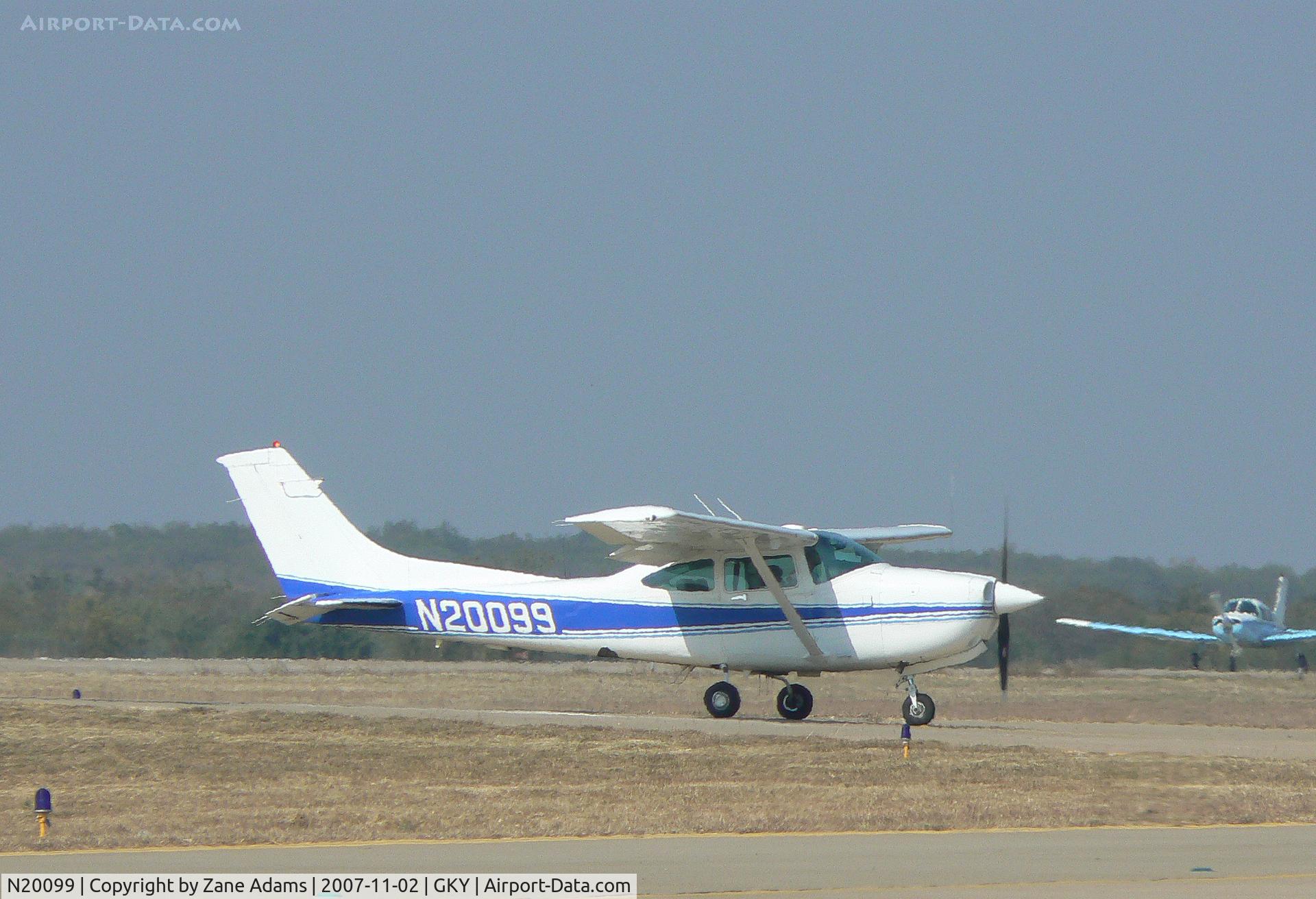N20099, 1982 Cessna R182 Skylane RG C/N R18201922, At Arlingotn Muni