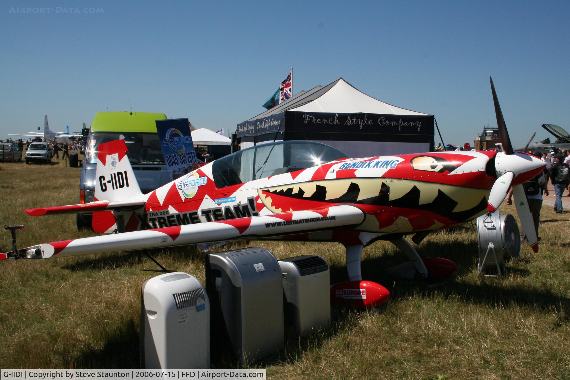 G-IIDI, 1997 Extra EA-300L C/N 047, Royal International Air Tattoo 2006