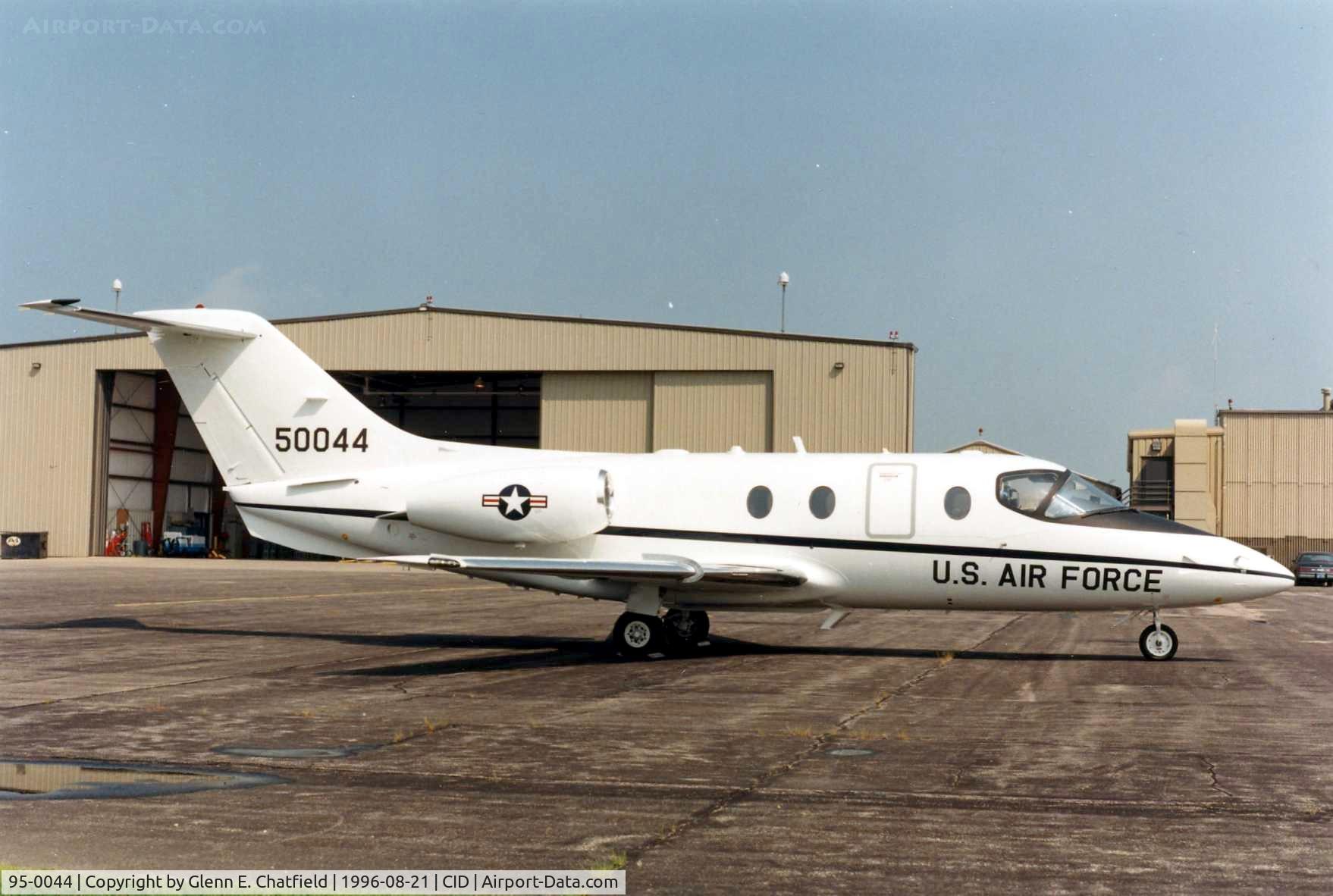 95-0044, 1995 Raytheon T-1A Jayhawk C/N TT-153, T-1A at the Rockwell-Collins ramp