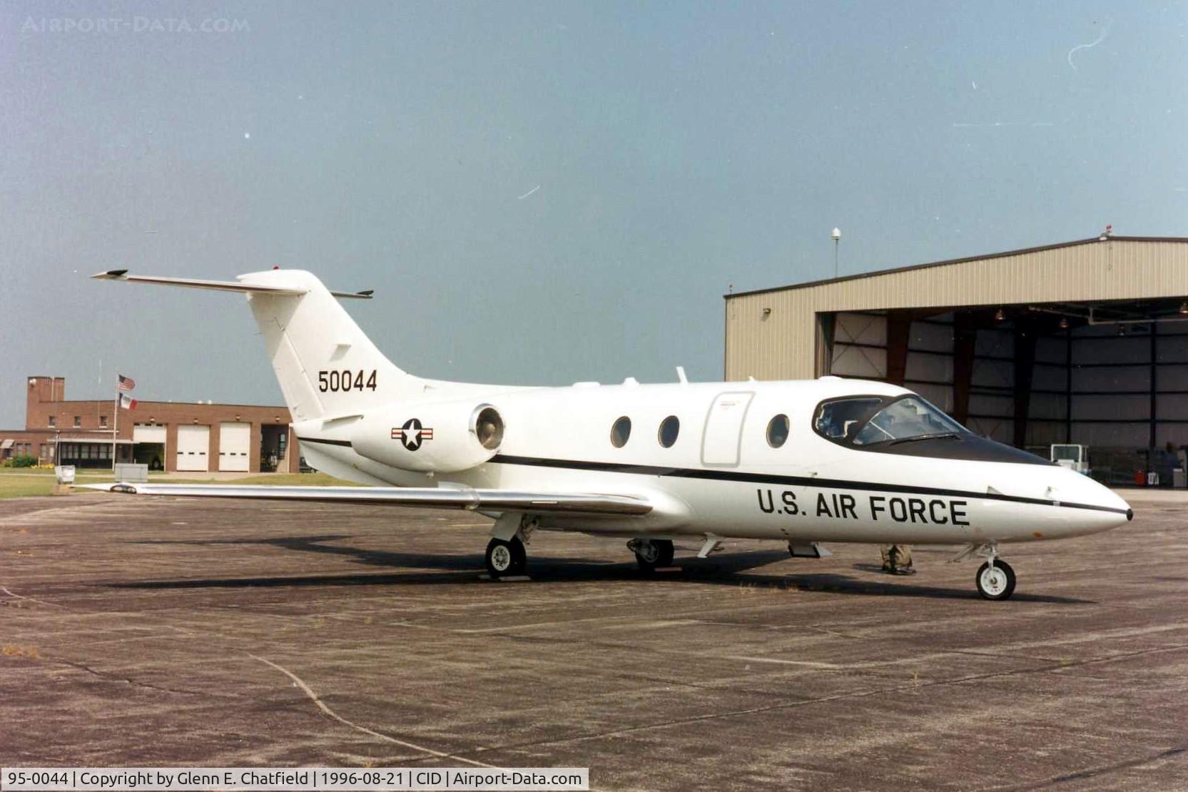 95-0044, 1995 Raytheon T-1A Jayhawk C/N TT-153, T-1A at the Rockwell-Collins ramp