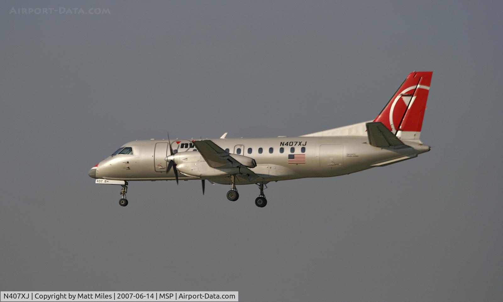 N407XJ, 1996 Saab 340B C/N 340B-407, Final for 12R at MSP