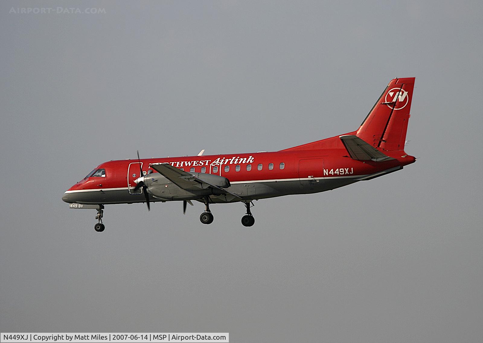 N449XJ, 1998 Saab 340B C/N 340B-449, Final for 12R at MSP