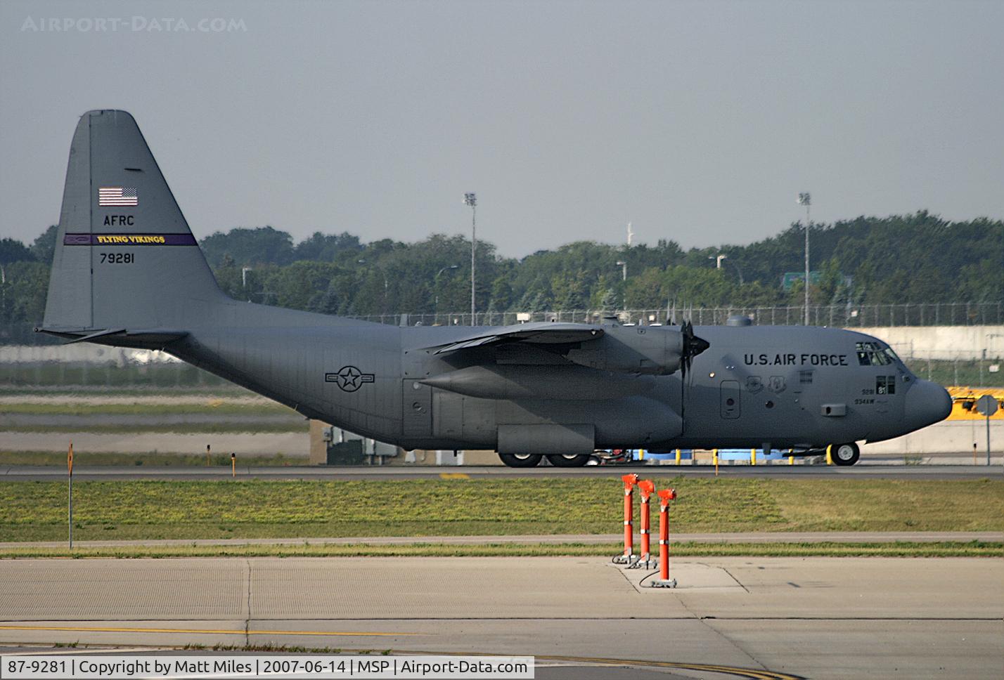87-9281, 1987 Lockheed C-130H Hercules C/N 382-5122, USAF C-130 MN National Guard preparing for departure from MSP on a training exercise over central Minnesota