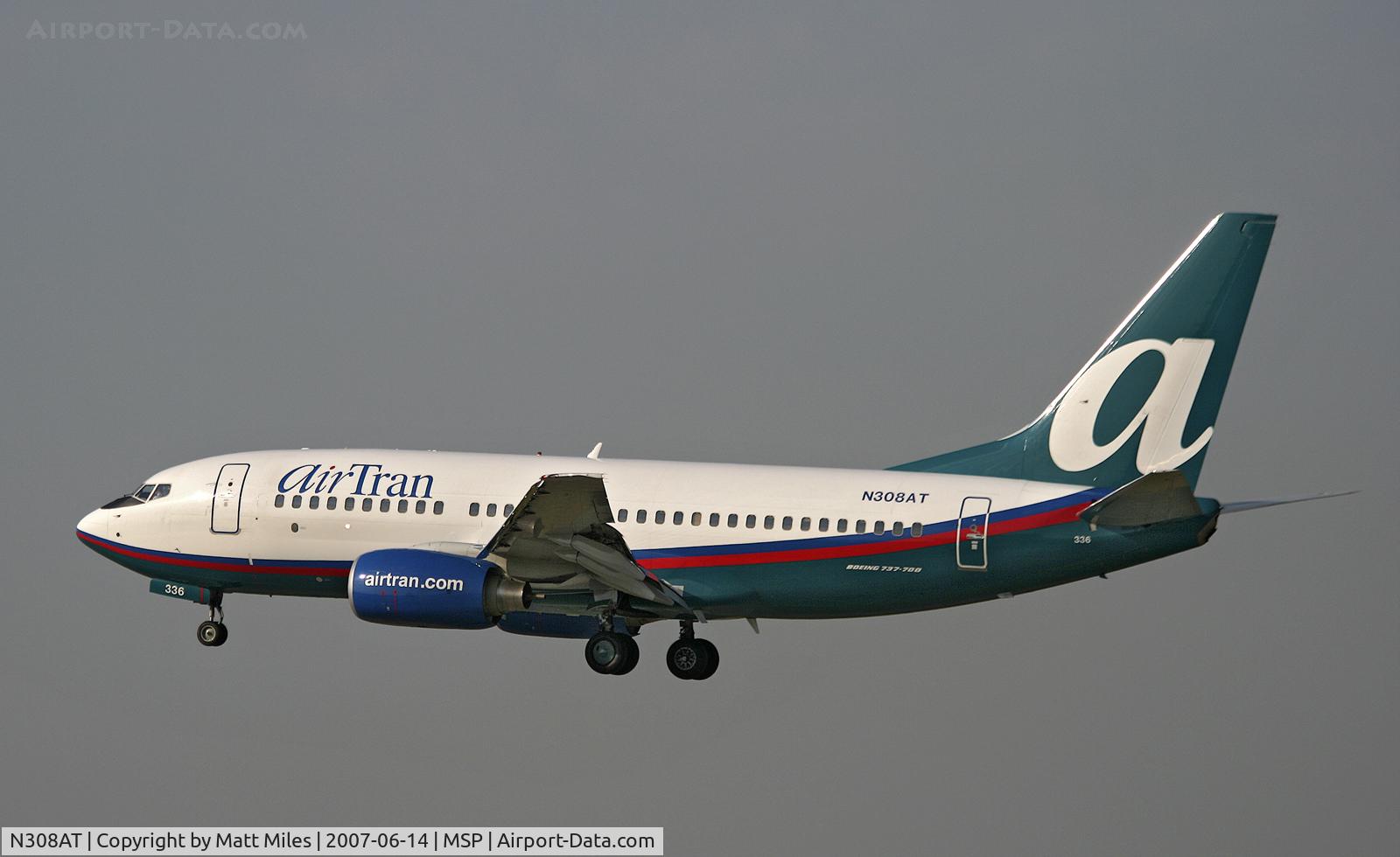 N308AT, 2006 Boeing 737-7BD C/N 35109, Final for 12R at MSP