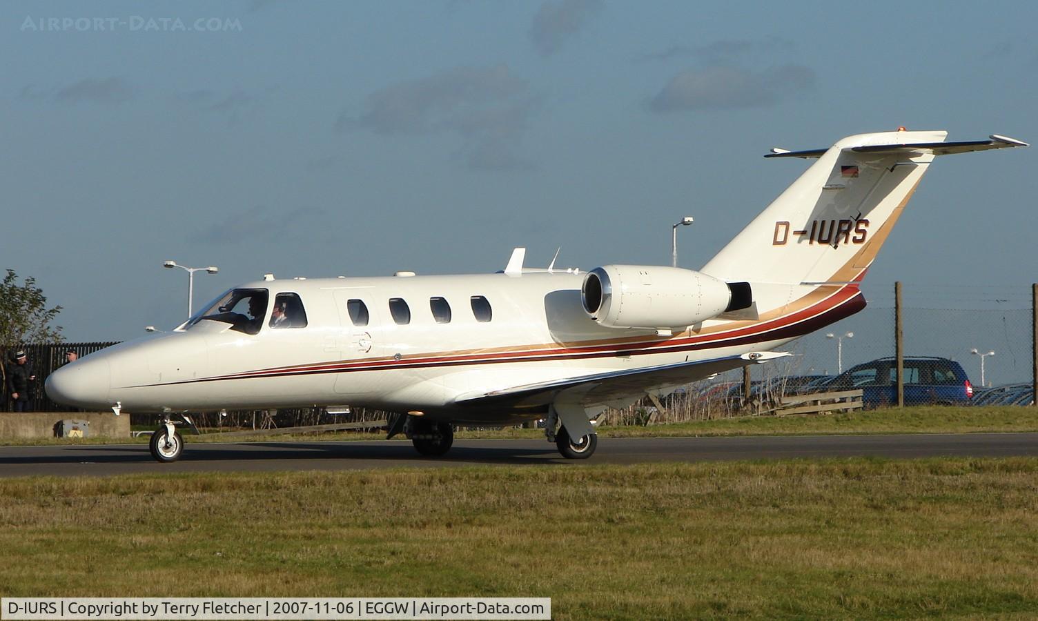 D-IURS, 1999 Cessna 525 CitationJet CJ1 C/N 525-0343, C525 taxies in at Luton