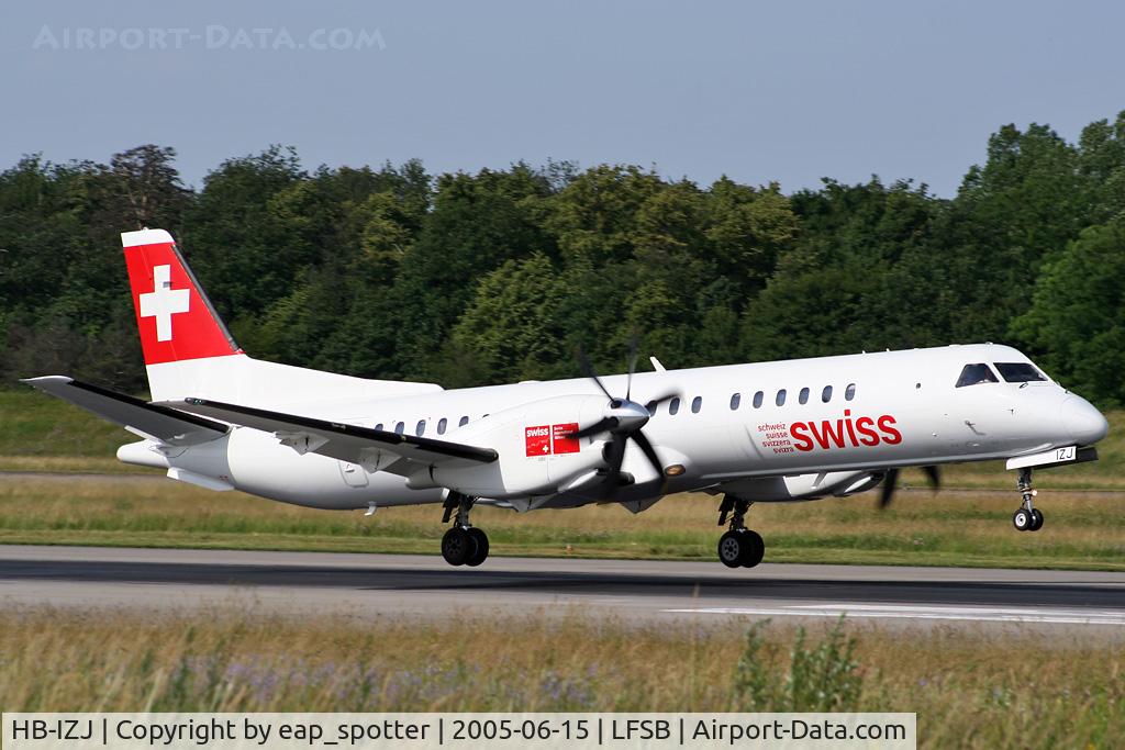 HB-IZJ, 1995 Saab 2000 C/N 2000-015, landing rwy 16