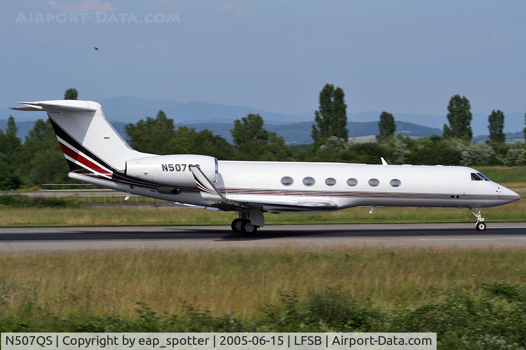 N507QS, 2000 Gulfstream Aerospace G-V C/N 625, departling on rwy 16