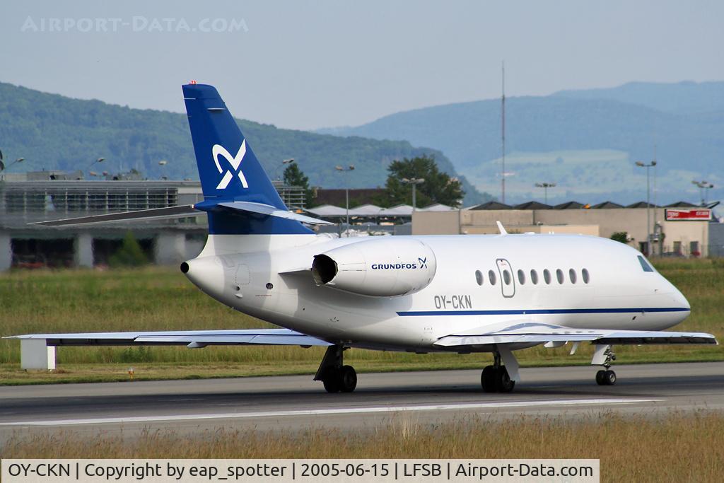 OY-CKN, 1998 Dassault Falcon 2000 C/N 76, departing rwy 16